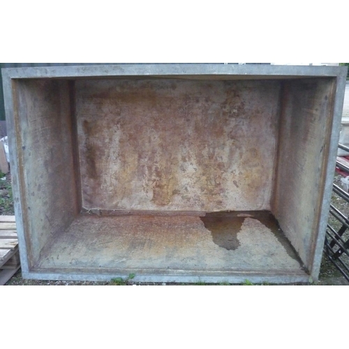 209 - Extremely large galvanised tank (197cm x 136cm x 126cm)