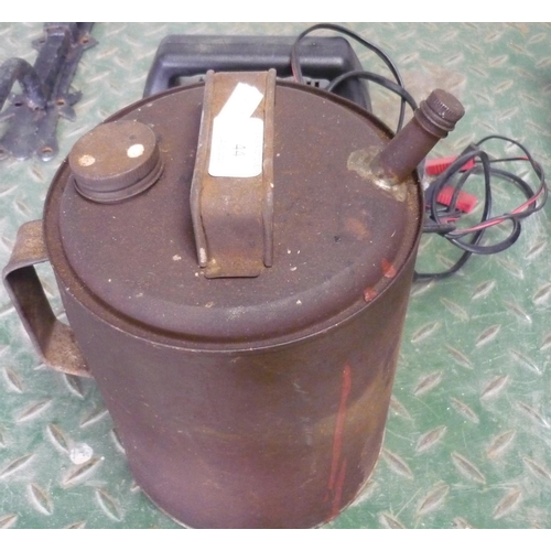 44 - Vintage oil can with a 12V battery charger
