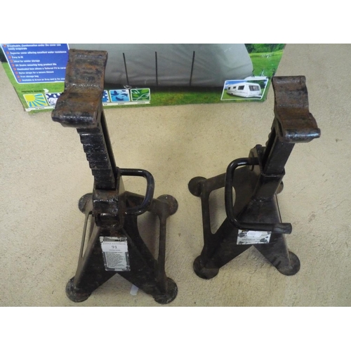 91 - Two 2 tonne ratchet axel stands