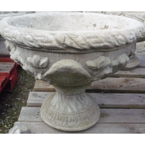 202 - Large urn decorated with acanthus leaves