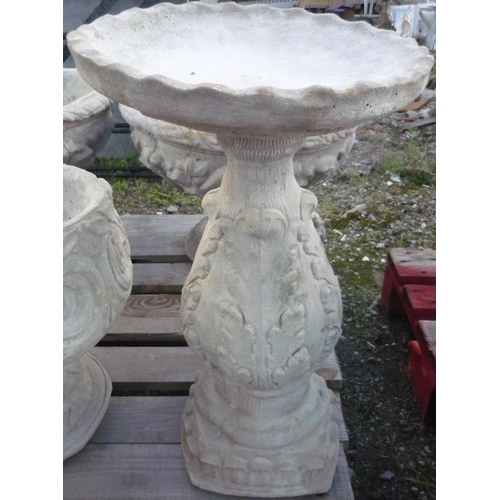 206 - Vine leaf birdbath