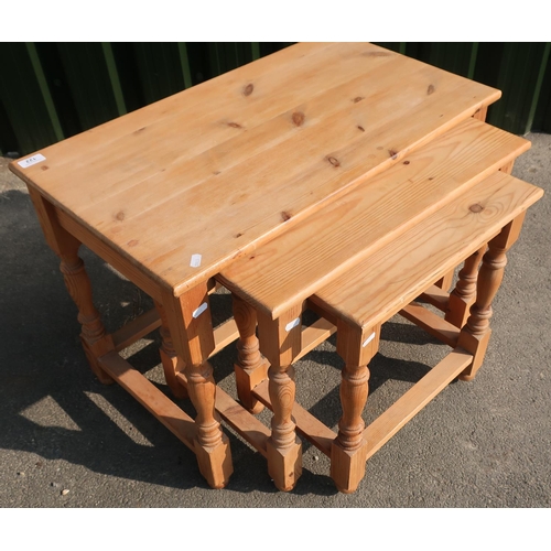 105 - Modern pine nest of three rectangular graduating occasional tables on turned supports