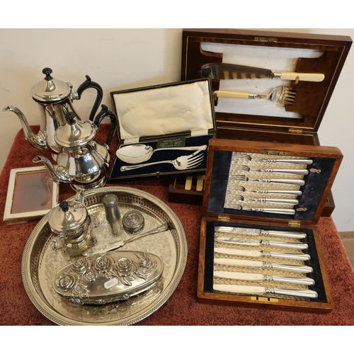 279 - Selection of various assorted silver plates including mahogany cased Walker and Hall 12 place fish k... 