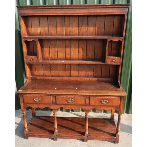 86 - Superb quality 18th/19th C style reproduction oak dresser with two tier raised back with two short d... 