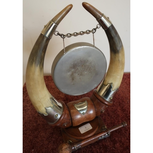 7 - Edwardian oak silver plated mounted dinner gong suspended from two cows horns with oak base (height ... 