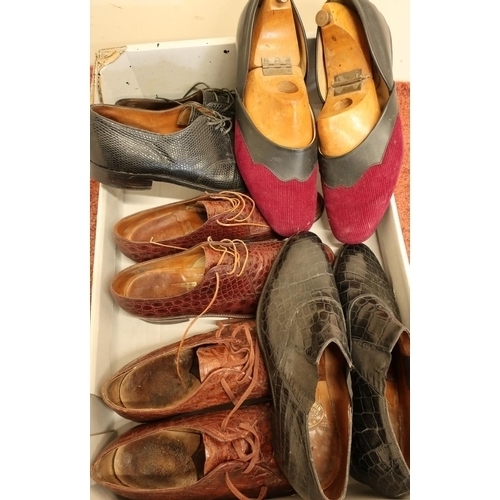 161 - Five pairs of quality vintage gentlemans shoes and slippers including crocodile skin, half leather a... 