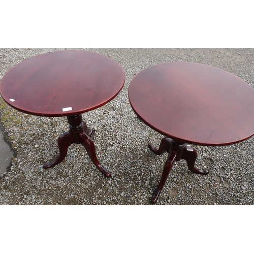 323 - Pair of Victorian style mahogany circular top occasional tables on turned columns and three outsplay... 