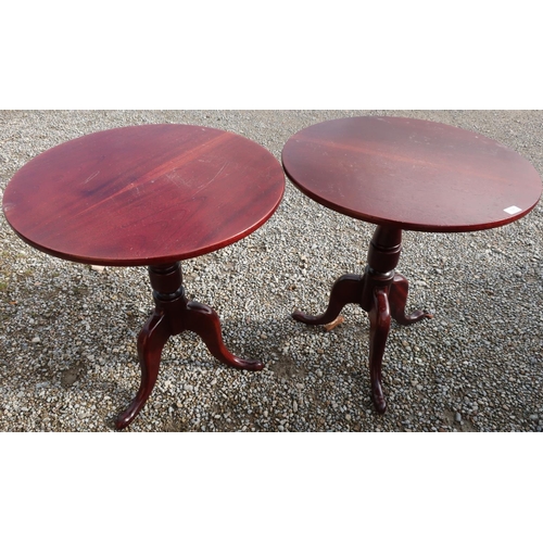 324 - Pair of Victorian style mahogany circular top occasional tables on turned columns and three outsplay... 