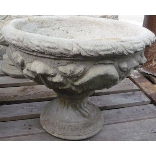 124 - Large urn decorated with acanthus leaves
