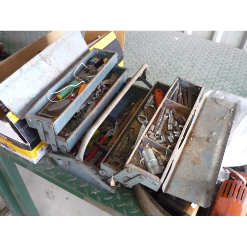 16 - Metal toolbox containing a large amount of tools