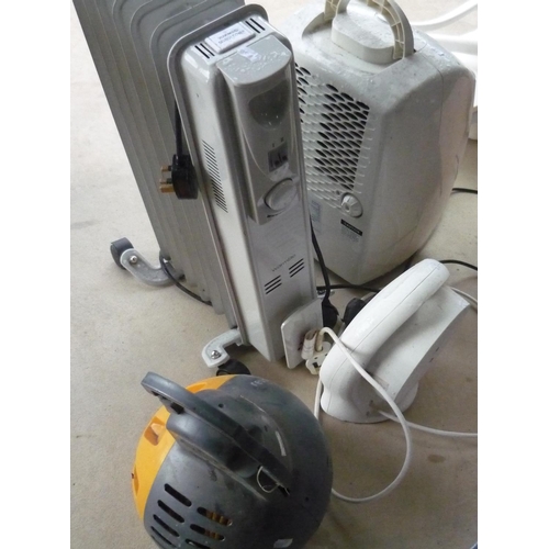 83 - Dehumidifier, small electric radiator, Revolution extension lead and small electric heater