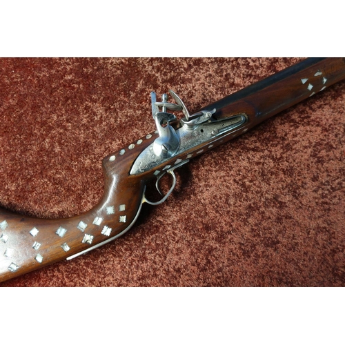 117 - Eastern flintlock Blunderbuss with 23 inch barrel with large flared muzzle and engraved detail, the ... 