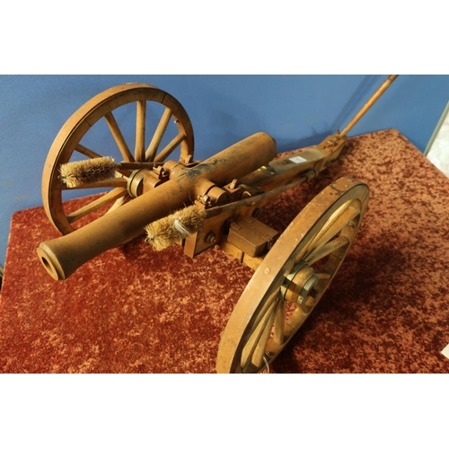 80 - Quality craftsman made scale model of a field gun with 15 inch steel barrel and wooden carriage