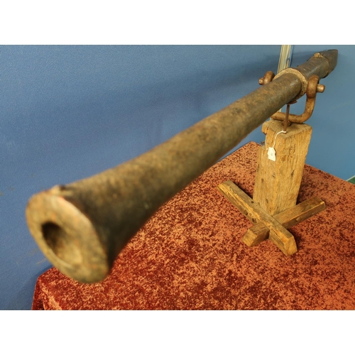 81 - 18th/19th C rampart cannon with swamped muzzle and centre pivot, with timber stock and mount (overal... 