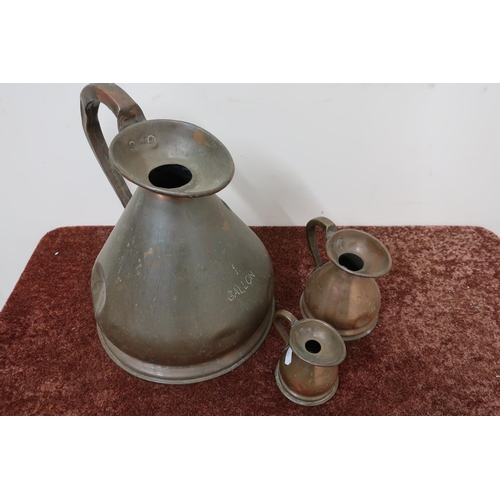 29 - Copper 1 gallon jug and two smaller measuring jugs (3)
