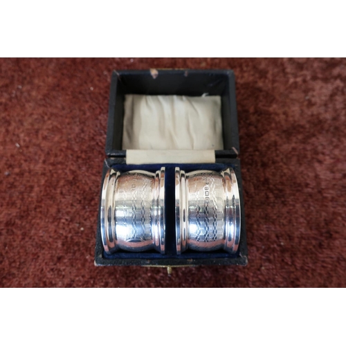 313 - Cased pair of Birmingham silver hallmarked napkin rings