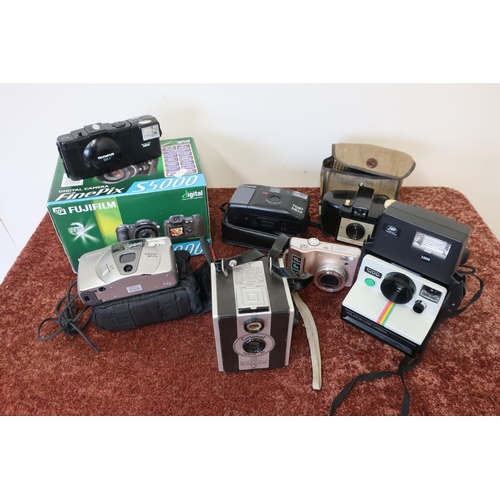 423 - Selection of various cameras including Fuji Film, digital etc