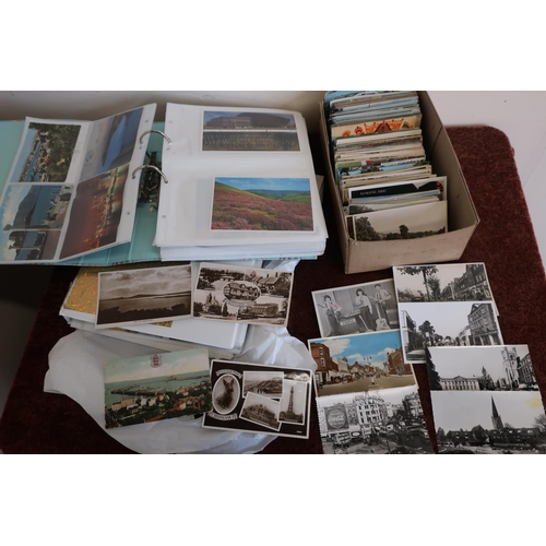 43 - Large selection of various assorted postcards, loose and various albums