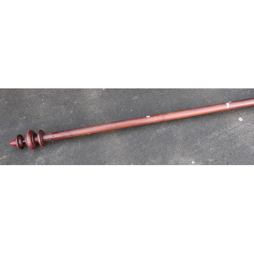280 - Victorian mahogany curtain pole with turned ends (length 190cm)