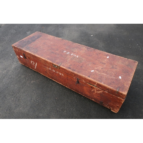 281 - 19th C pine tool type box with hinged top (126cm x 41cm x 26cm)
