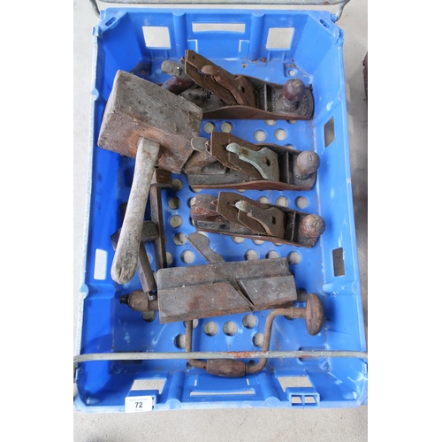 72 - Box containing a number of wood working tools including three planes, vintage plane, hammer, mallet ... 