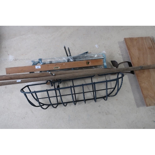 83 - Mitre saw, spirit level, hoe and wall hanging planter