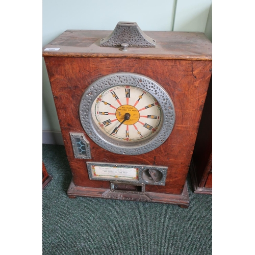 252 - Vintage oak cased penny arcade machine 'Big Hand On Red To Win' by Brian's Twelvewin Clock (50cm x 3... 