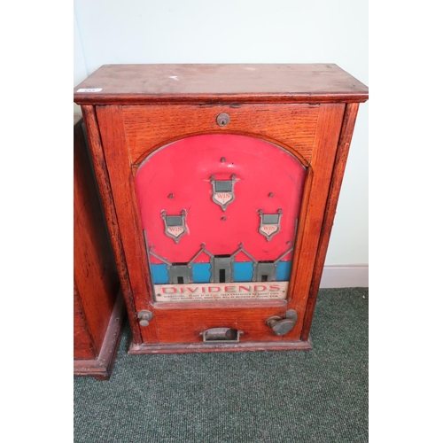 253 - Vintage oak cased penny arcade pinball type machine 'Dividends' (50.5cm x 24cm x 69cm)
