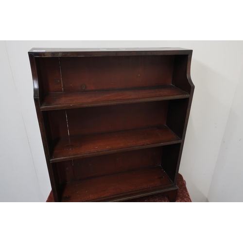 131 - A small 19th C mahogany three tier open bookcase on raised bracket supports (63cm x 18cm x 79cm)