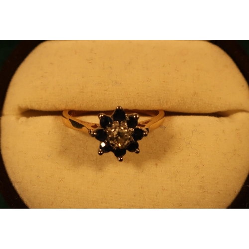 378 - 18ct gold diamond and sapphire flower head ring with central diamond surrounded by eight sapphires (... 