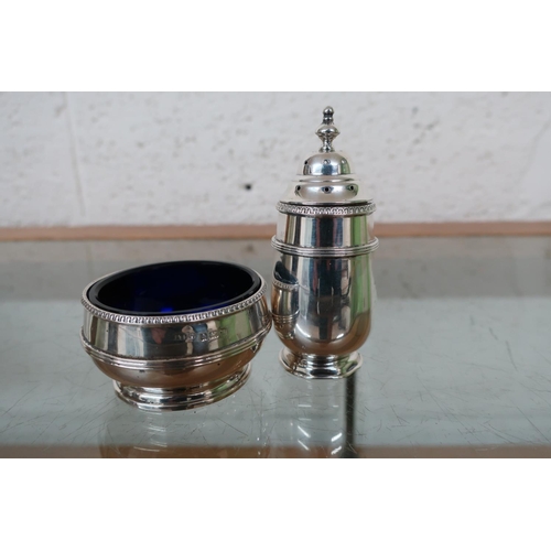 395 - Birmingham silver hallmarked pepperette and matching salt with blue glass liner (2)