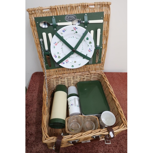 96 - Optima picnic set in wicker basket made exclusively for the John Lewis partnership