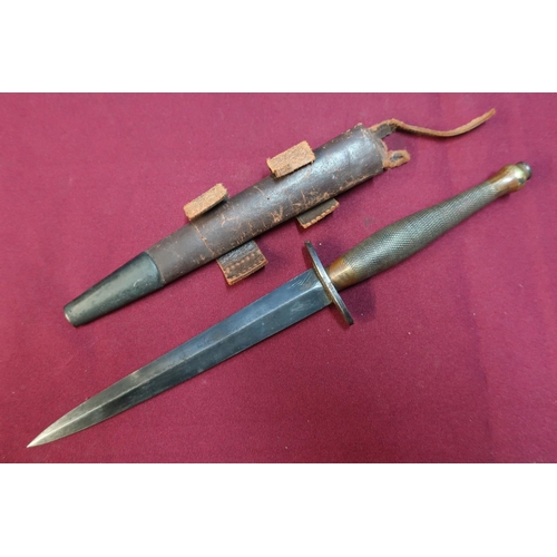 100 - Fairbairn Sykes second patent commando knife with sheath, with brass grip, the crosspiece and blacke... 