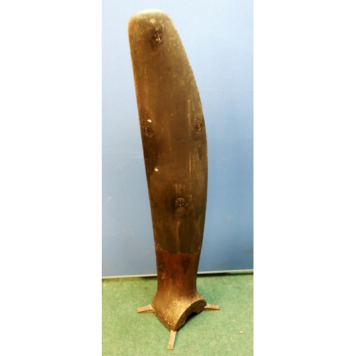 60 - Mounted half wooden propeller blade stamped G1088 200HP HIS (130cm high) (from a WWI SE5 fighter pla... 