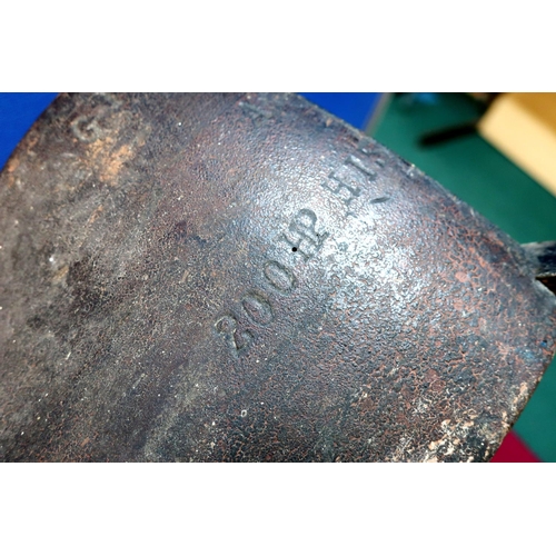 60 - Mounted half wooden propeller blade stamped G1088 200HP HIS (130cm high) (from a WWI SE5 fighter pla... 