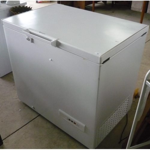 39 - Medium sized Hotpoint chest freezer
