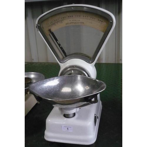 5 - Avery shop scales