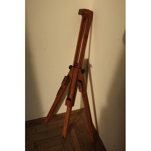 44 - Adjustable travelling wooden picture easel