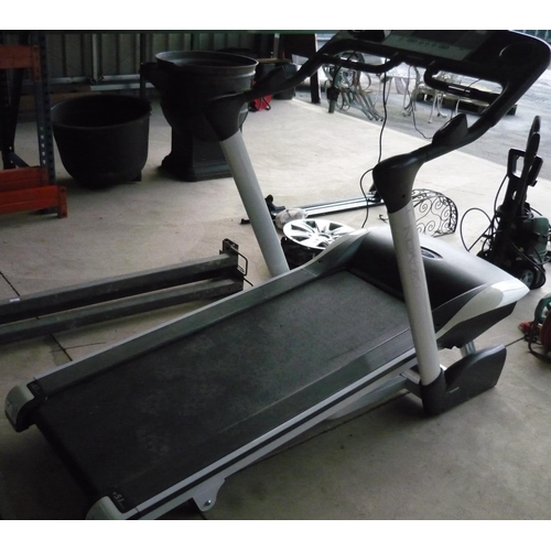 45 - Rebok T5.1 large electric treadmill