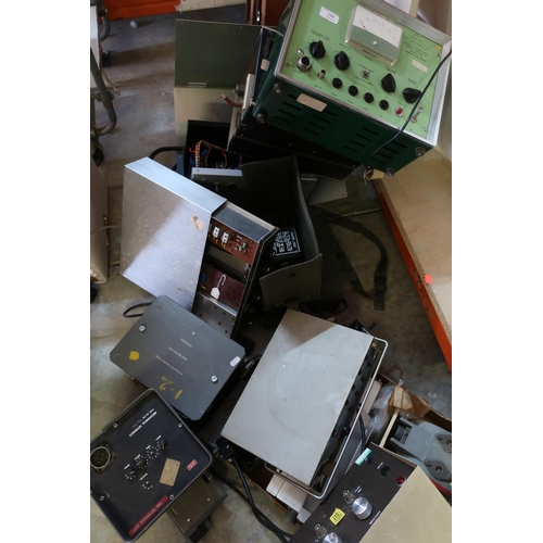 139 - Quantity of mid - late 20th C military related electronic equipment including Microtest for a Klystr... 