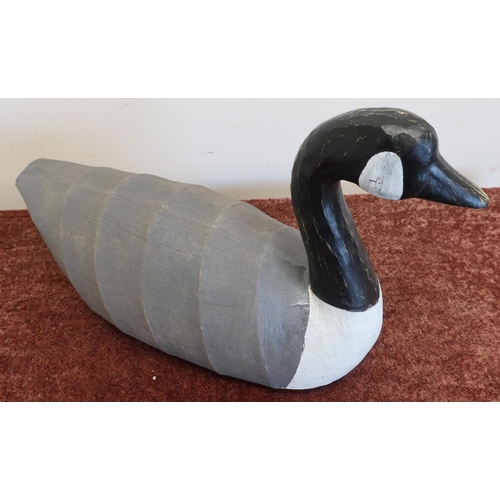 492 - Composite figure of a Canadian goose style decoy (height 28cm)