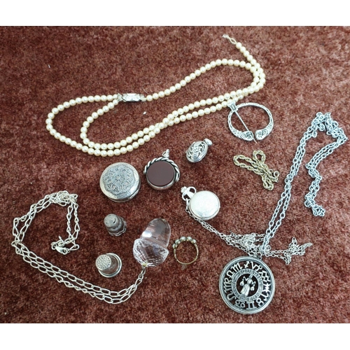 561 - Silver hallmarked pill box, Victorian thimble, Scottish silver pin brooch, a large hard stone & silv... 
