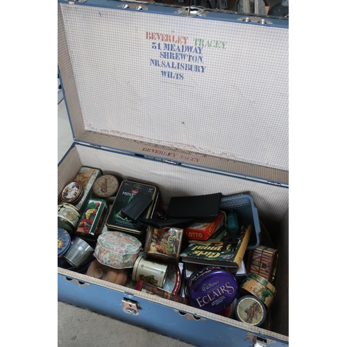 592 - Large travelling trunk containing a quantity of various assorted tins and other collectable items