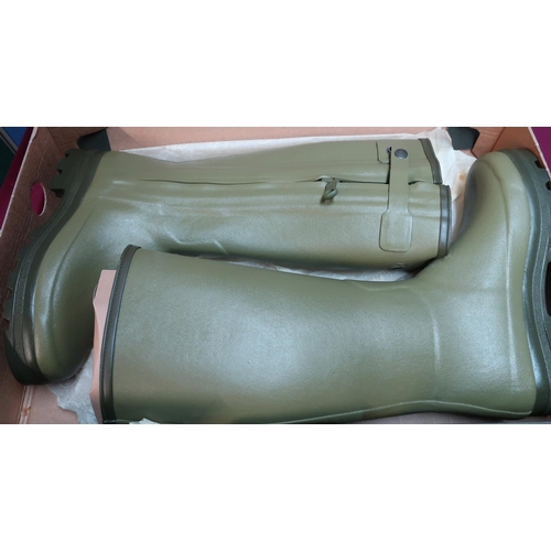 424 - Pair of boxed Le Chameau size 8 wellies