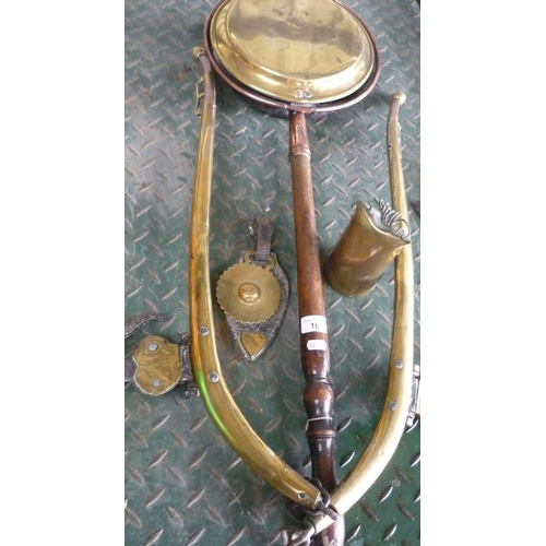 16 - Set of brass horse collar irons, brass bedwarmer, one horse brass and a brass bell
