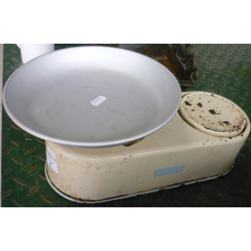 6 - Set of kitchen scales