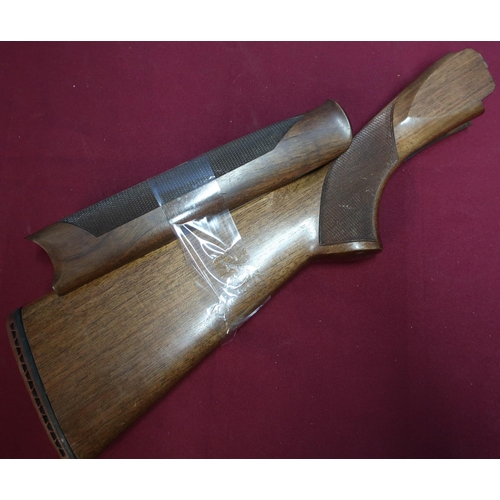 471 - Browning shotgun stock and forend