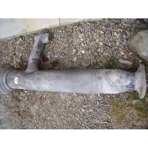 134 - 19th C lead water pump tap and column (length 81cm)