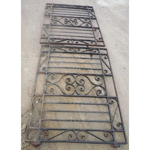 132 - Set of of ornate wrought iron gates (1m 30 x 92cm each)