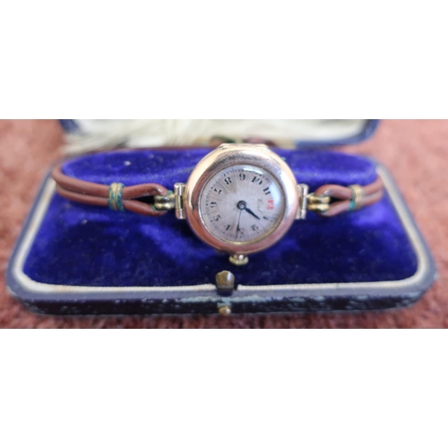 40 - 9ct gold cased ladies wrist watch by Reid with leather strap